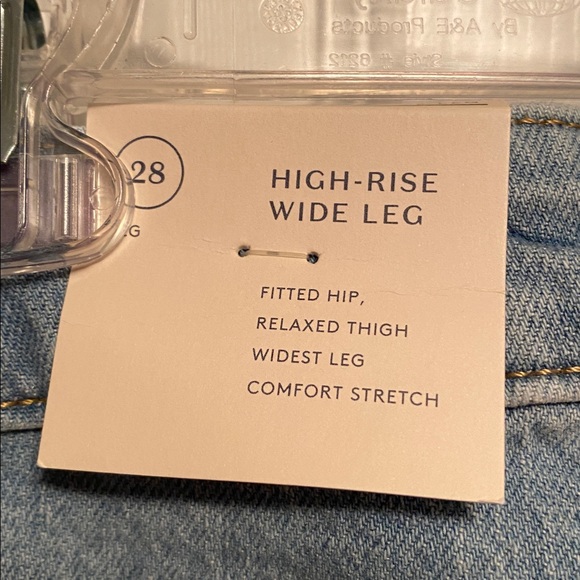 Universal Thread Women's Light Wash High-Rise Wide Leg Jeans…size 28 - Picture 6 of 7